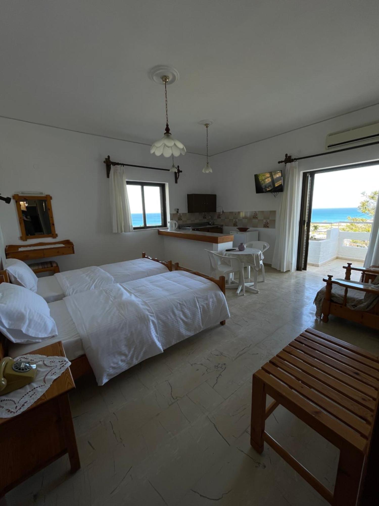 Aeolos Apartments Kolymbari Exterior photo