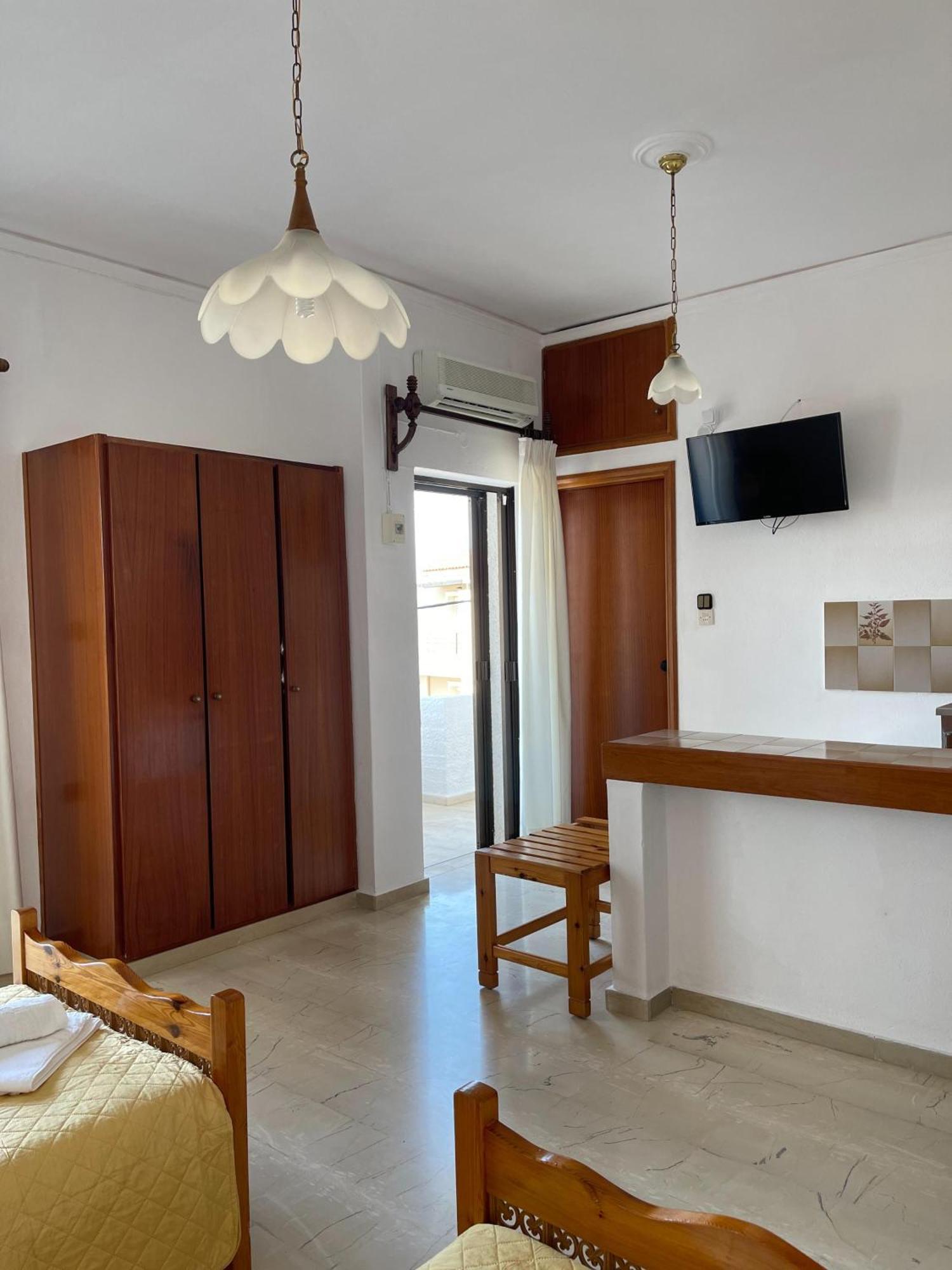 Aeolos Apartments Kolymbari Exterior photo