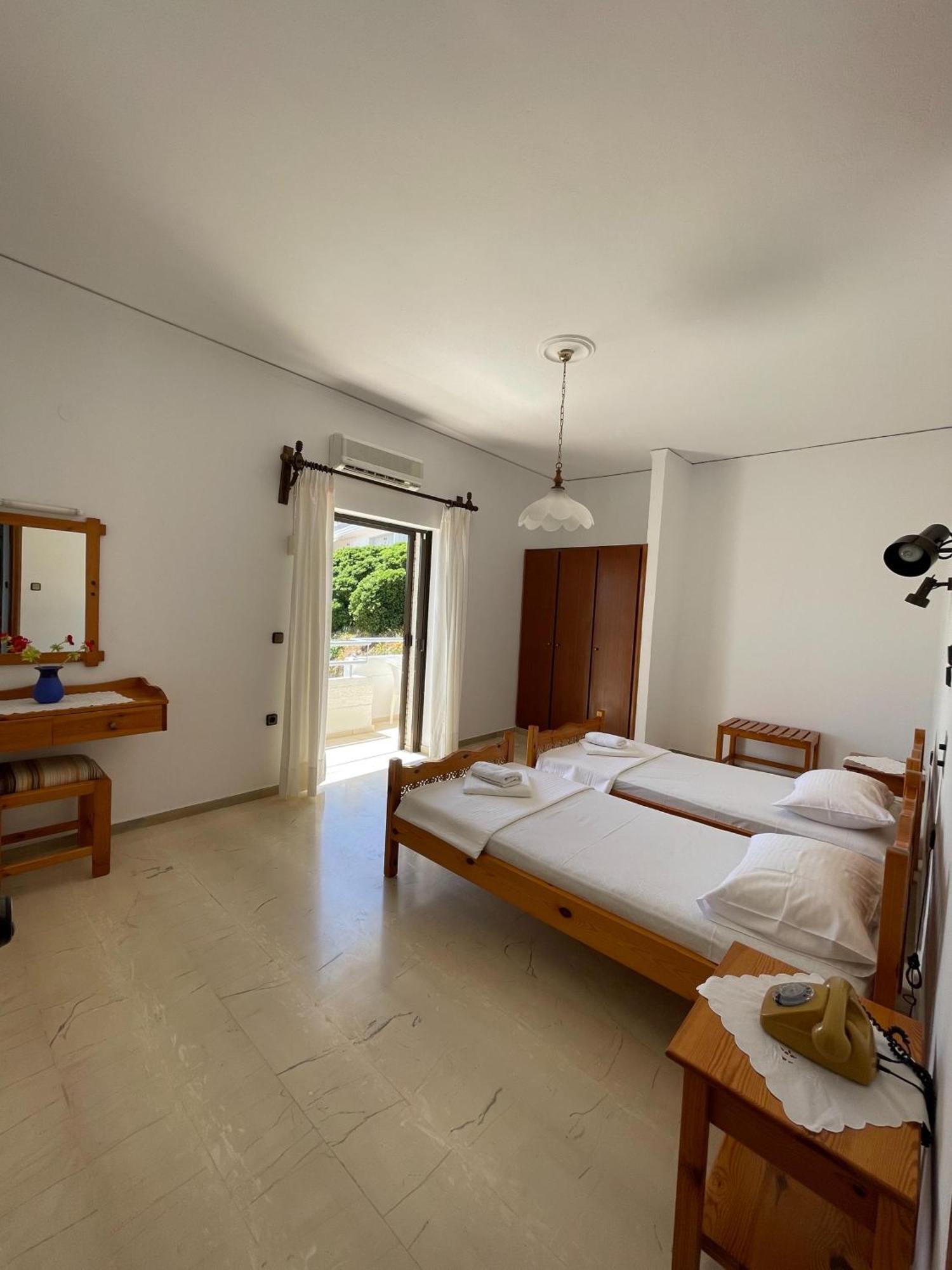 Aeolos Apartments Kolymbari Exterior photo