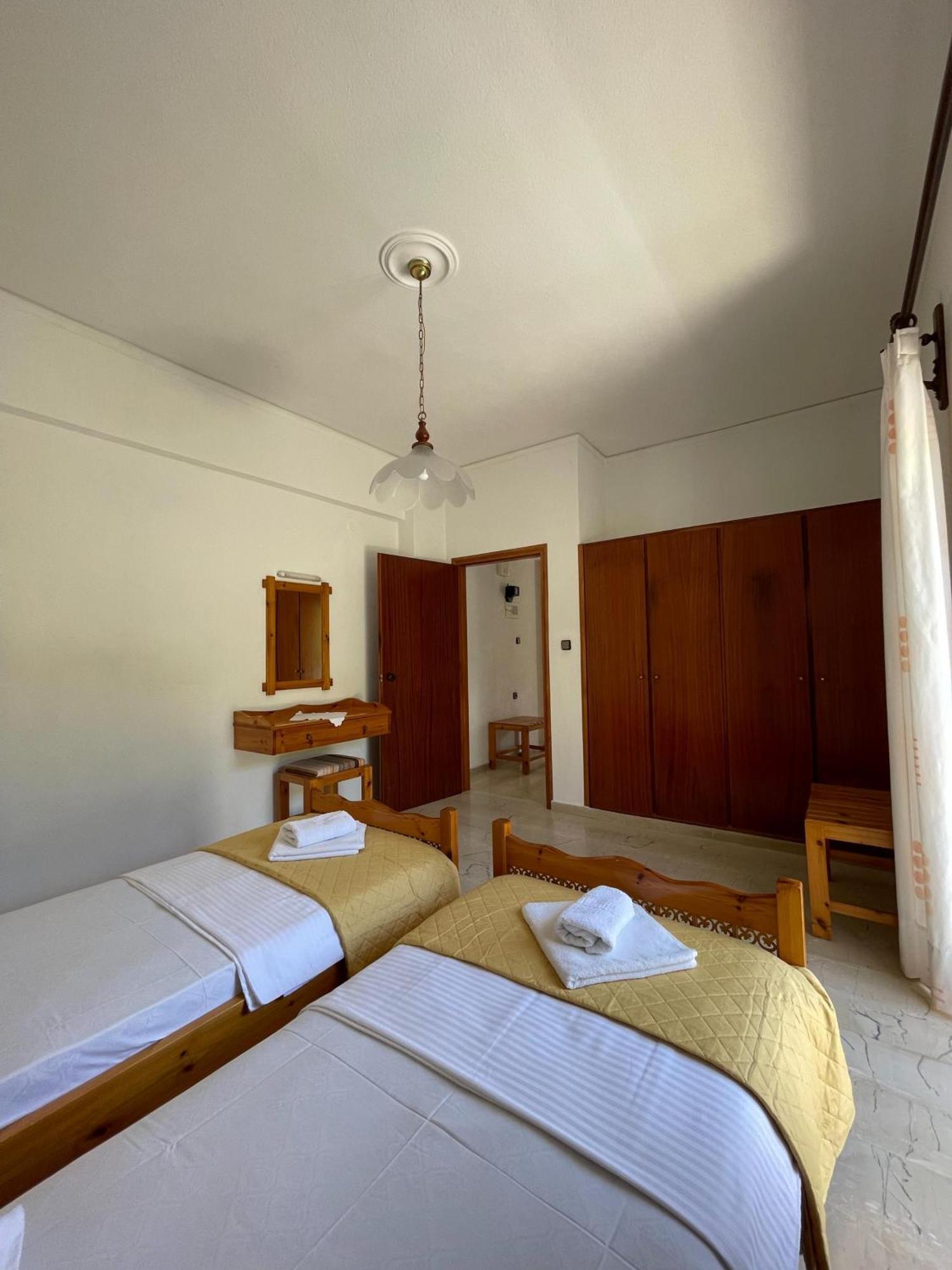 Aeolos Apartments Kolymbari Exterior photo