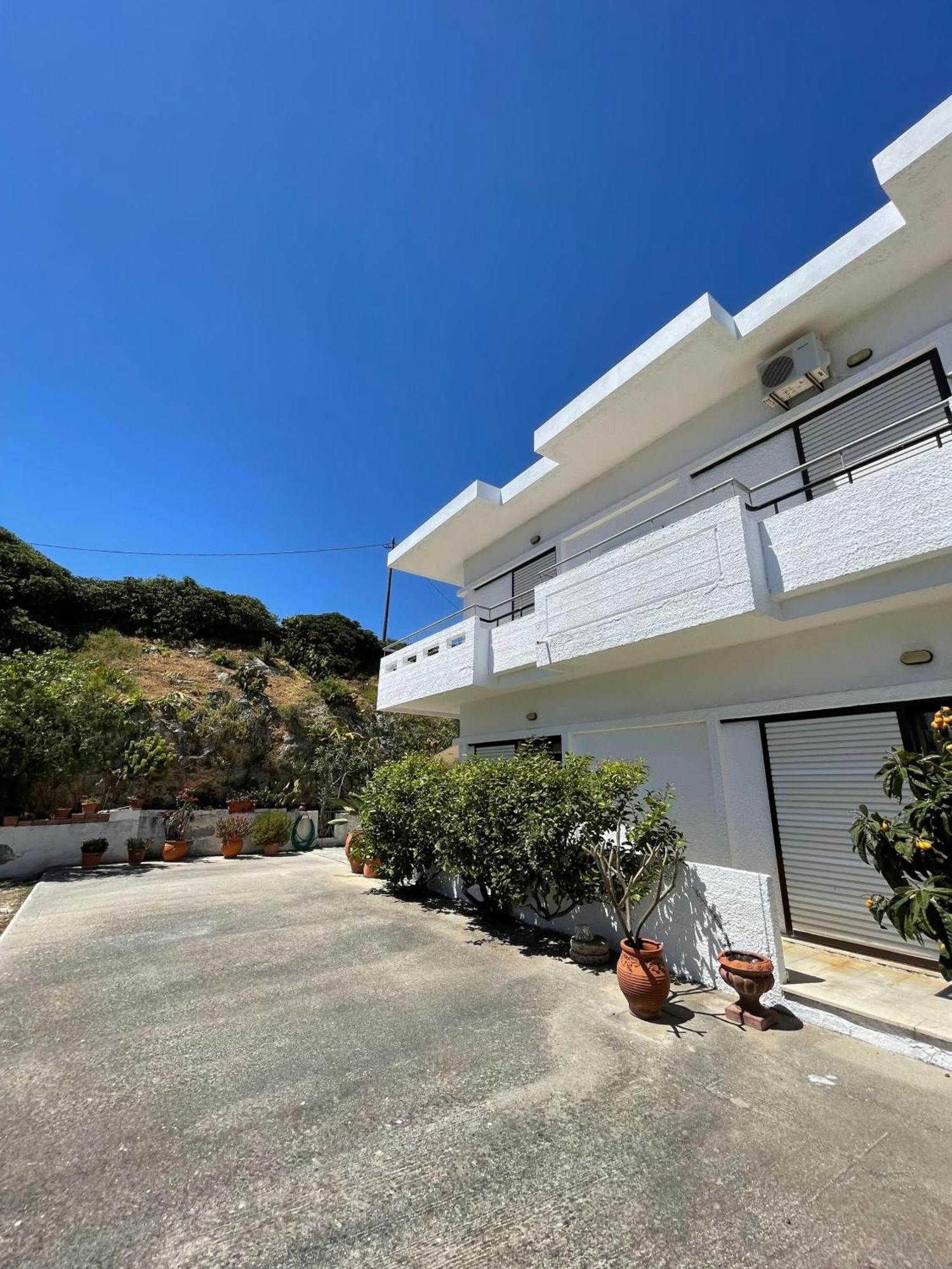 Aeolos Apartments Kolymbari Exterior photo
