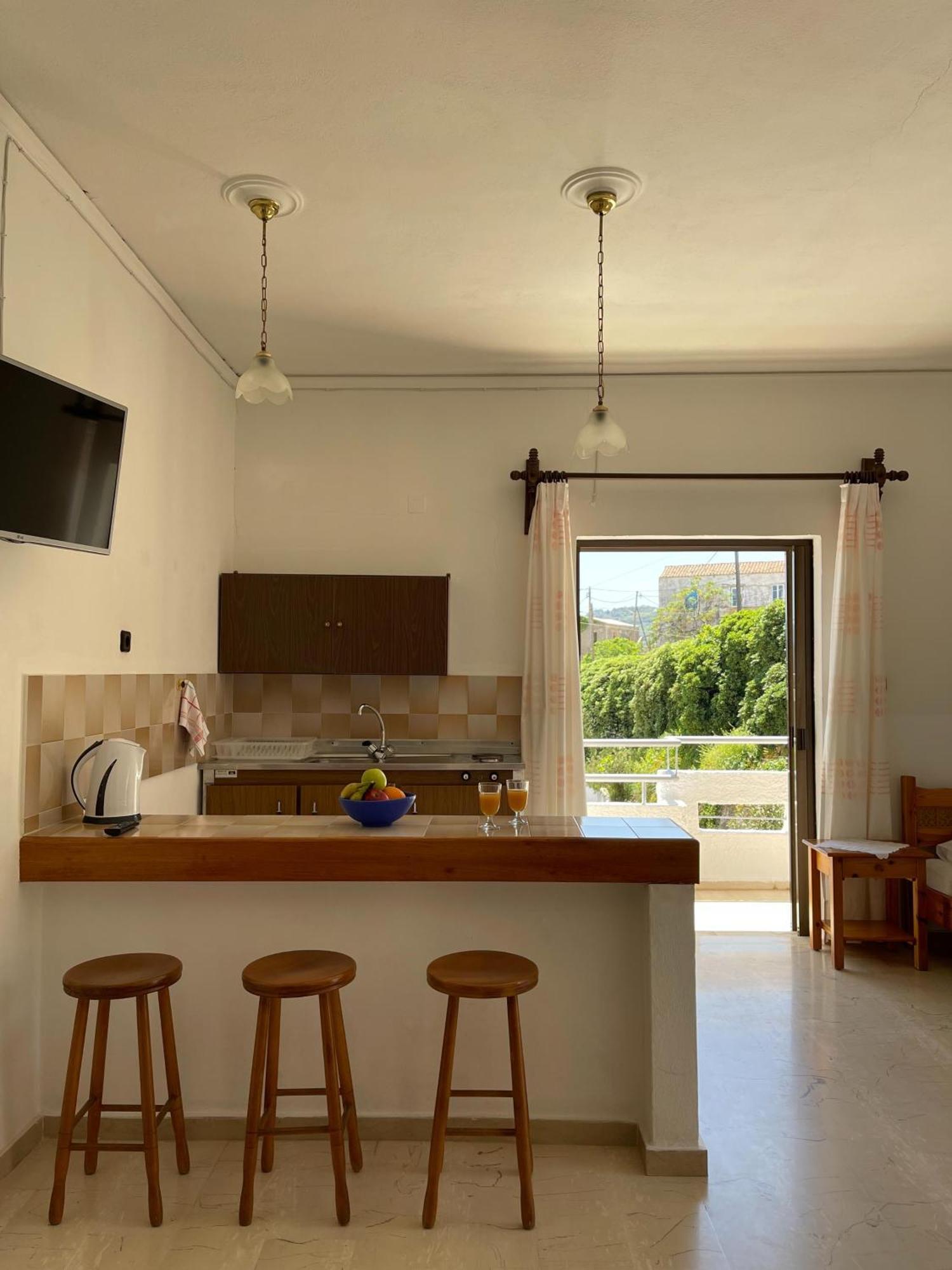 Aeolos Apartments Kolymbari Exterior photo