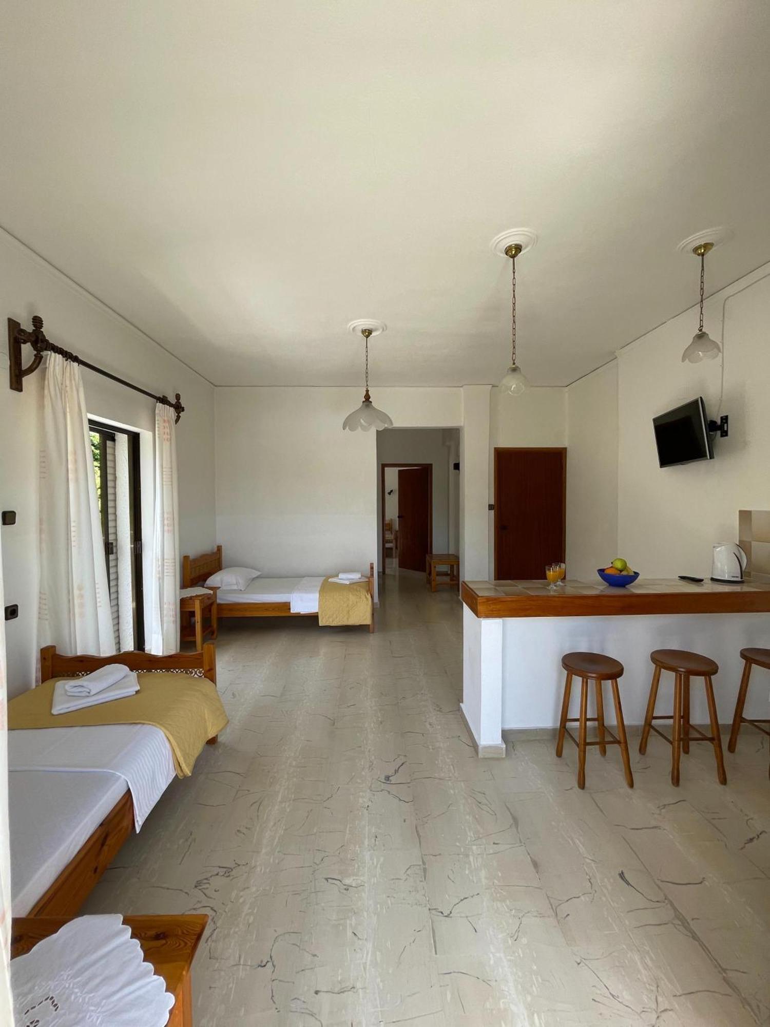 Aeolos Apartments Kolymbari Exterior photo