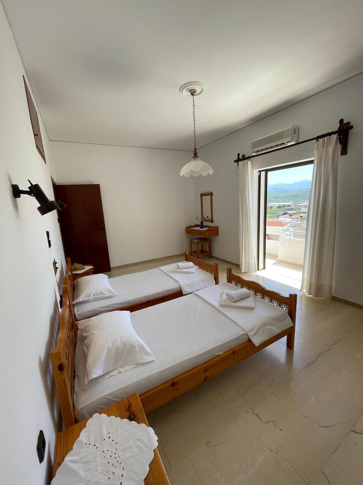 Aeolos Apartments Kolymbari Exterior photo