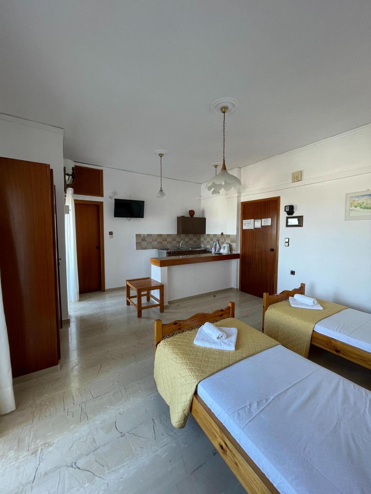 Aeolos Apartments Kolymbari Exterior photo