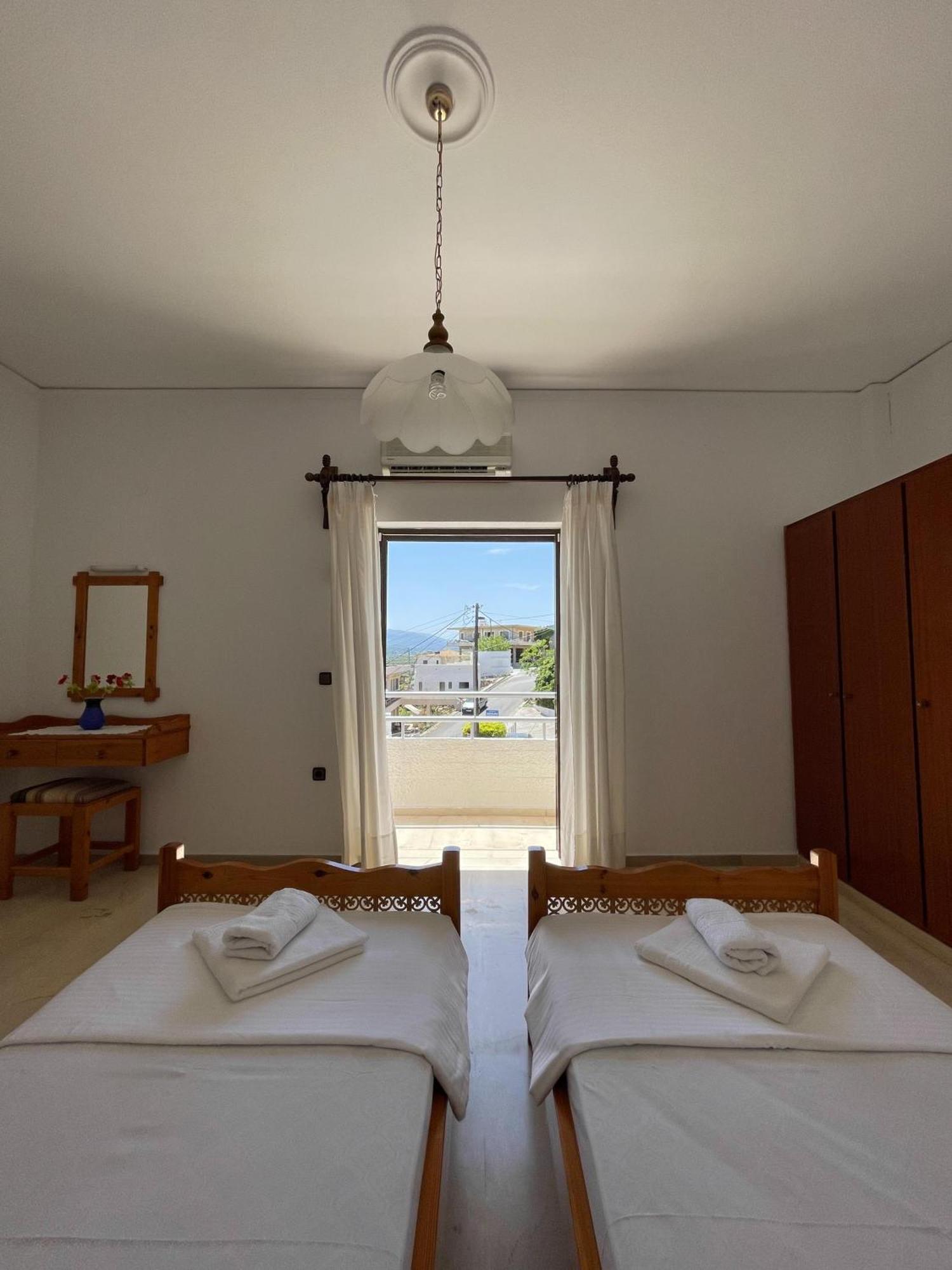 Aeolos Apartments Kolymbari Exterior photo