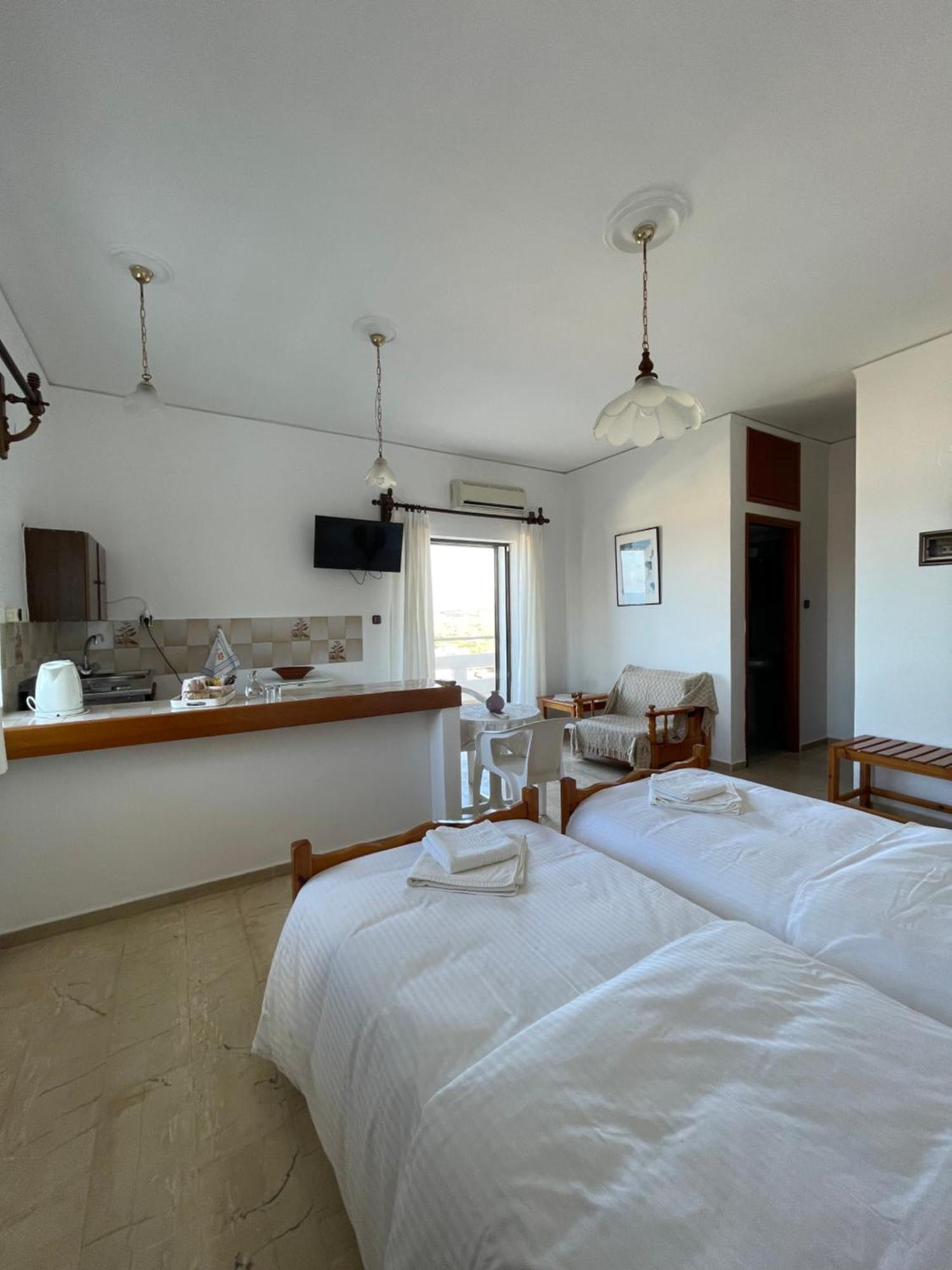 Aeolos Apartments Kolymbari Exterior photo